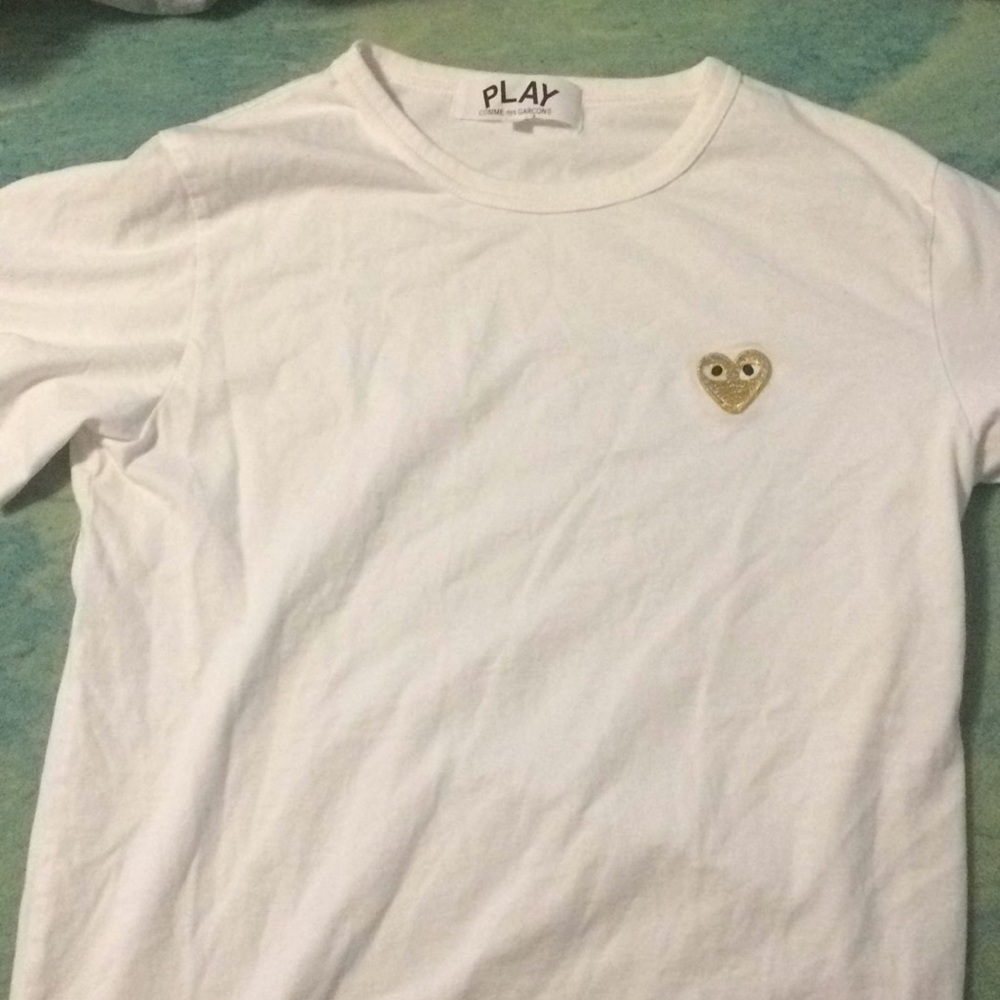 Short sleeve CDG shit with a gold heart
